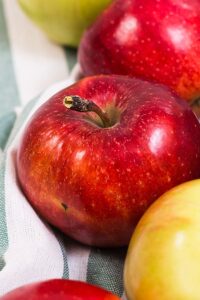 Albero mela rossa fuji